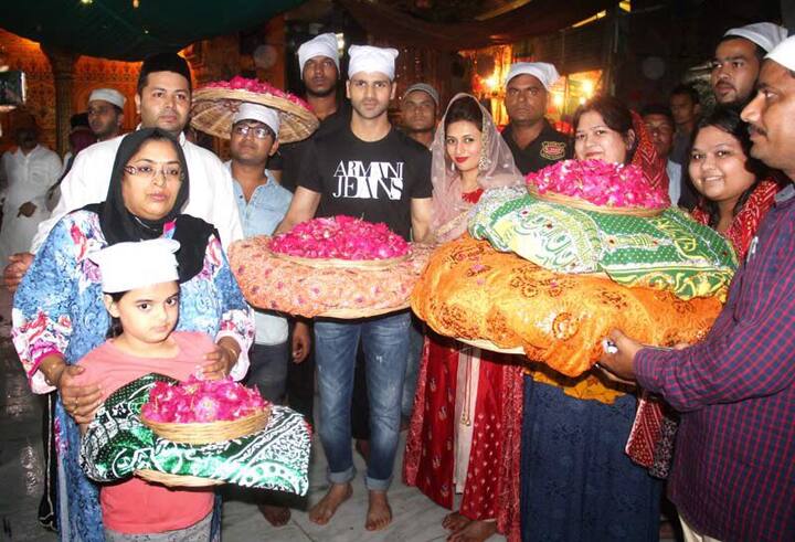  दिव्यांका का कहना है था, ''आप जो कुछ भी अजमेर शरीफ से मांगते हैं, वो आपको मिल जाता है. मुझे लगता है कि विवेक ने कुछ नहीं मांगा हो... लेकिन मेरी लिस्ट काफी लम्बी थी. विवेक और मैं एक समान आध्यात्म में विश्वास करते हैं. इसके साथ ही मैं कर्म पर और सच्ची प्रार्थनाओं पर विश्वास करती हूं.