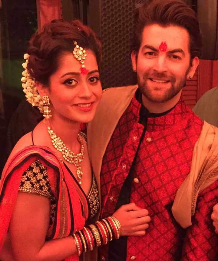 Neil Nitin Mukesh- अब बात करते हैं नील नितिन मुकेश की जिन्होंने साल 2017 में रुक्मिणी सहाय से अरेंज मैरिज की थी. शादी से पहले नील का नाम भी कई एक्ट्रेस के साथ जुड़ा था.