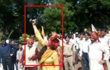 मप्र : \'विवादों\' में खंडवा की कलेक्टर की \'हर्ष फ़ायरिंग\', वीडियो हुआ वायरल