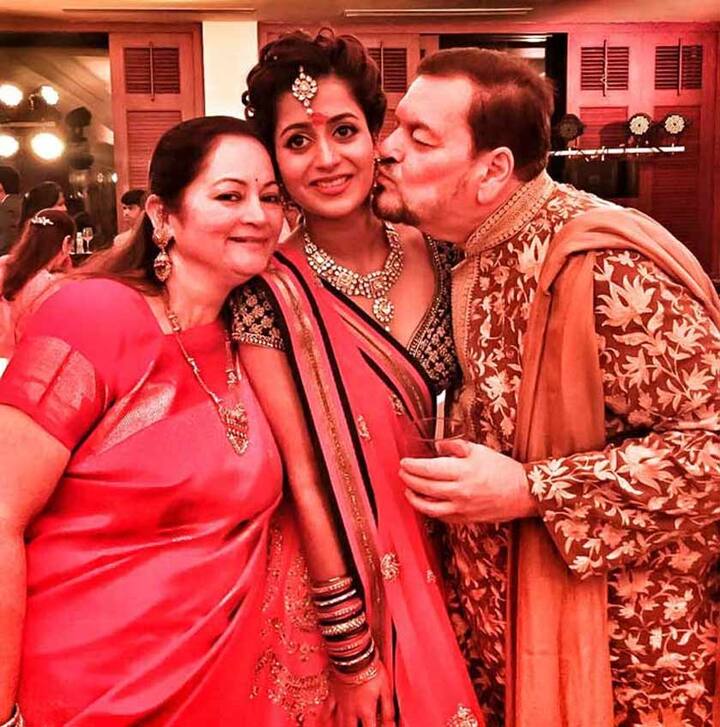 नील के पिता नितिन मुकेश ने अपनी होने वाली बहू की तारीफ करते हुए कहा कि उसने अपनी सादगी और संस्कारों से पहले ही परिवार के सदस्यों का दिल जीत लिया है. वह खुश हैं कि नील अब विवाह बंधन में बंध जाएंगे.