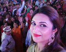 सूरत से मुंबई आते वक्त दिव्यांका का हुआ कार एक्सीडेंट, बाल बाल बचीं