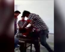 बिहार: स्कूल में छात्र की पिटाई,  दो भाइयों ने बेरहमी से पीटा, वीडियो वायरल