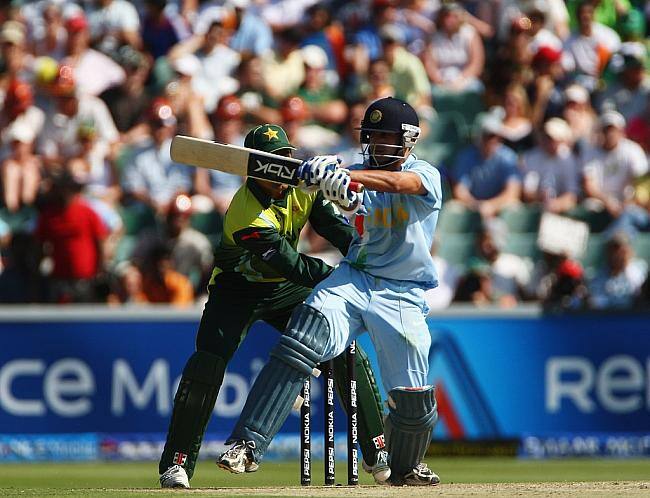 लेकिन साल 2007 में पहले टी-20 वर्ल्ड कप में शानदार प्रदर्शन ने गंभीर को टीम इंडिया में उनकी जगह पक्की कर दी. टीम इंडिया को चैंपियन बनाने में गंभीर की शानदार बल्लेबाजी का अहम योगदान रहा था.