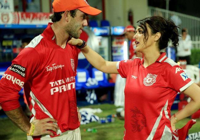 मैस्वेल आईपीएल की टीम किंग्स इलेवन पंजाब की तरफ से साल 2014 में शानदार प्रर्दशन करते हुए 16 मैचों में 552 रन बना डाले थे. 