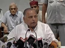 अखिलेश को मुलायम ने किया किनारे, कहा- विधायक तय करेंगे कौन बनेगा CM