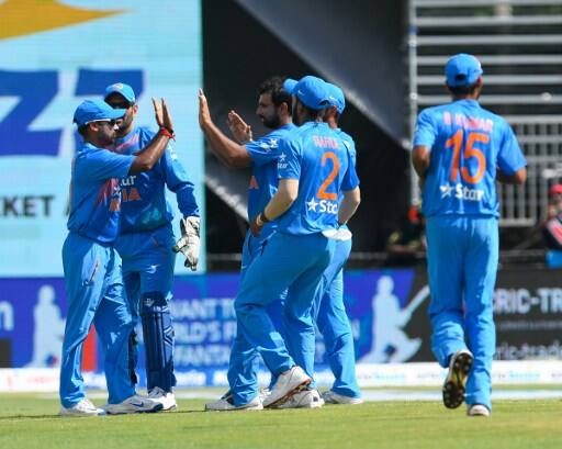 इस टीम में कई युवा चेहरे हैं जिनपर टीम इंडिया की उम्मीदें टिकी हैं इनमें ही एक ऐसा चेहरा भी हैं जिन्होंने देश के लिए टी20 में अपना जलवा दिखाकर खूब नाम कमाया है लेकिन इस बार उन्हें वनडे में भी टीम के लिए ऑल-राउंड प्रदर्शन करने का मौका मिल सकता है.
