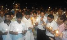 यूपी चुनाव: वाराणसी में वोटर्स को जागरुक करने के लिए निकाला गया कैंडल मार्च