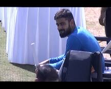 वनडे मुकाबले से पहले विराट को आया गुस्सा, गल्वज़ उतार कर फेंका