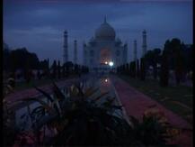 चांदनी रात में \'ताज का दीदार\' नहीं होने से सैलानी खफा, ASI ने दिया SC का हवाला!