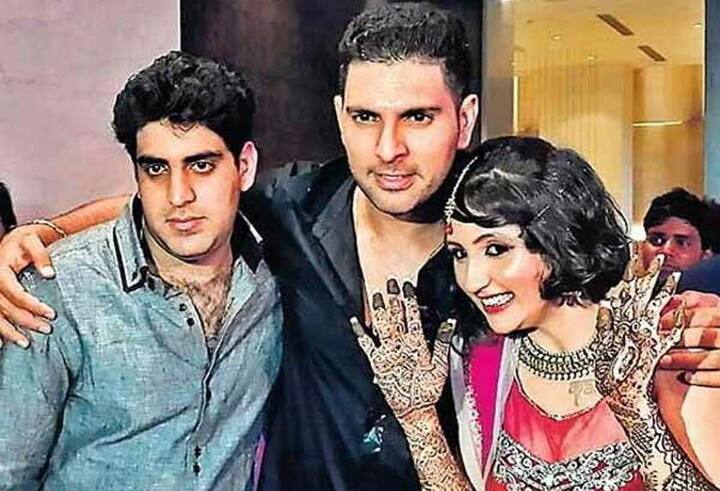 आकांक्षा ने एंट्री के वक्त सलमान से बताया कि वो उस शादी से निकल चुकी हैं लेकिन अभी तक उनका तलाक नहीं हुआ है.