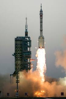 चीन ने लॉन्च किया सबसे लंबा मानवयुक्त अंतरिक्ष अभियान