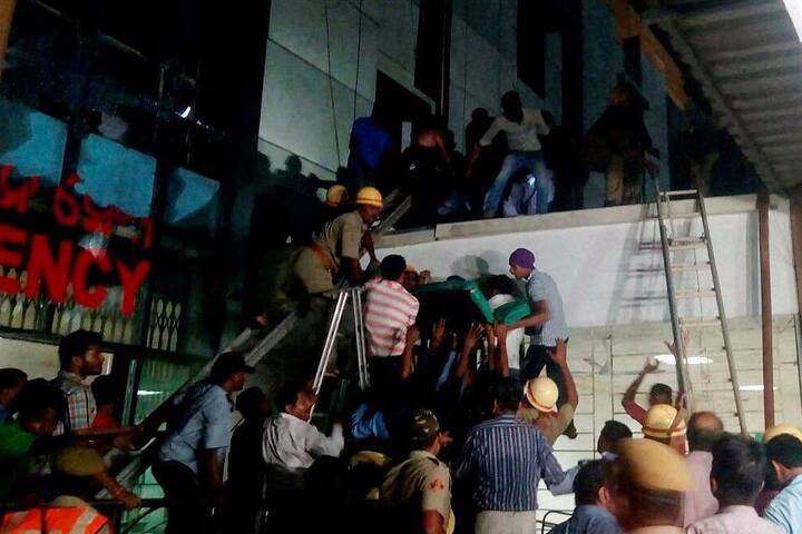 ‘ज्यादातर पीड़ित हादसे की चपेट में आए सम अस्पताल की पहली मंजिल पर बनी आईसीयू में थे.’’ घटना के जांच के आदेश दे दिए गए हैं.