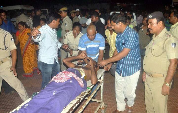 इस बीच, प्रधानमंत्री नरेंद्र मोदी ने भी ‘गहरा दुख’ जताते हुए इसे ‘दिमाग झकझोर देने वाली’ घटना करार दिया . मोदी ने ट्वीट किया, ‘‘ओड़िशा के अस्पताल में लगी आग में लोगों की जान जाने से काफी दुखी हूं . यह त्रासदी दिमाग को झकझोर देने वाली है. मेरी संवेदनाएं शोकाकुल परिवारों के साथ हैं.’’
