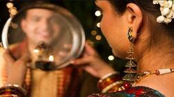 Karwa Chauth 2022: करवा चौथ के दिन पति भूलकर भी न करें ये गलतियां, पत्नी की नाराजगी पड़ सकती है भारी