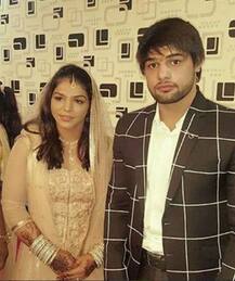 रियो ओलंपिक स्टार साक्षी ने प्रेमी सत्यव्रत संग रचाई सगाई