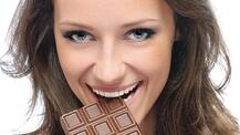 रोजाना एक चॉकलेट खाएं, बच सकते हैं इस जानलेवा बीमारी से...  