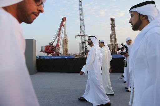 फोर्ब्स पत्रिका ने सबसे अमीर राजाओं की सूची में 5वां स्थान UAE के प्रधानमंत्री मोहम्मद बिन राशिद अल मखदूम को दिया है. फोर्ब्स के अनुसार मखदूम के पास 4 अरब डॉलर की संपत्ति हैं.