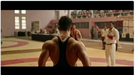 इस फिल्म में फोगज सिंह के युवा अवस्था को दिखाने के लिए जिस तरह आमिर खान ने खुद को बिल्कुल बदल लिया है उसकी बहुत चर्चा हो रही है.