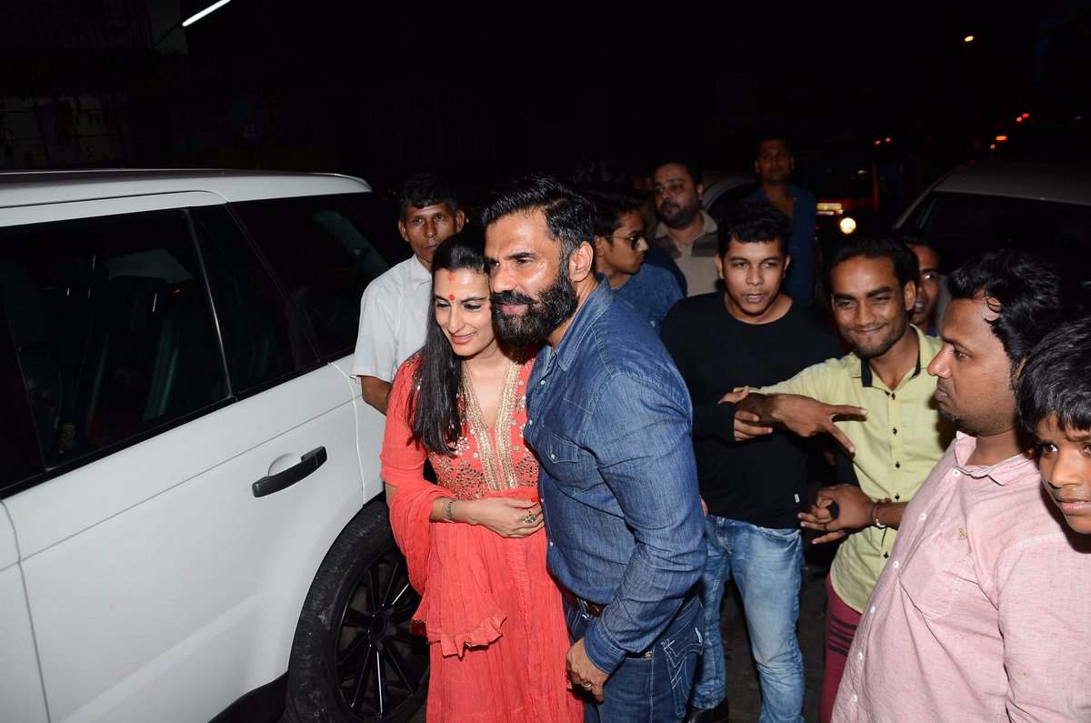 एक ही वेन्यू पर मना सुनील-माना और संजय मान्यता का करवाचौथ