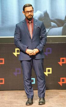 मामी फेस्टिवल में ऑन स्क्रिन बेटियों के साथ पहुंचे आमिर खान, देखें तस्वीरें