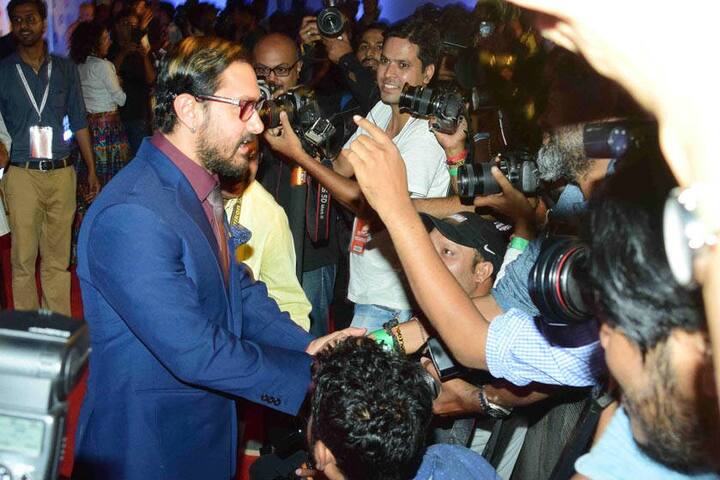 'दंगल' का निर्माण आमिर खान, किरण राव और सिद्धार्थ रॉय कपूर ने किया है और इसे नितेश तिवारी ने निर्देशित किया है. 