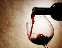 ... तो इस तरह से महिलाओं को फायदा पहुंचा सकती है वाइन! 