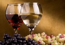 ... तो इस तरह से महिलाओं को फायदा पहुंचा सकती है वाइन! 