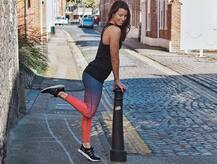 PICS & VIDEO: कुछ सेंकेंड्स में ही सिक्स पैक बना लेती है ये फिटनेस गुरू, आप भी देखिए! 