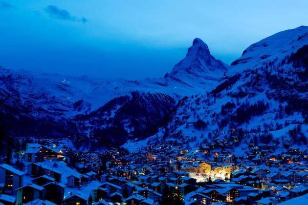 स्विट्ज़रलैंड के पास 1040 टन सोना है. जिसके कारण यह 7वें स्थान पर बना हुआ है.