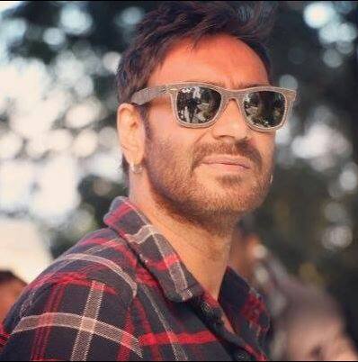 मीडिया रिपोर्ट्स के मुताबिक अजय ने कहा, 'शिवाय के रिलीज डेट का जो सबसे बड़ा शो होगा उसकी कमाई उरी हमले के पीड़ित परिवार को दिया जाएगा.' सभी शो के कलेक्शन की जानकारी मिलने से यह पता चल जाएगा कि किस शो की कमाई सबसे ज्यादा हुई है. जिस शो की कमाई सबसे ज्यादा होगी उसे उरी हमले में शहीद जवानों के परिवारों को दिया जाएगा.