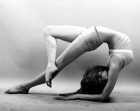 OMG: ... तो इस वजह से इस हीरोइन की कमर हो गई है इतनी सेक्सी!  