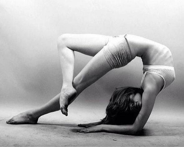  OMG: ... तो इस वजह से इस हीरोइन की कमर हो गई है इतनी सेक्सी!  