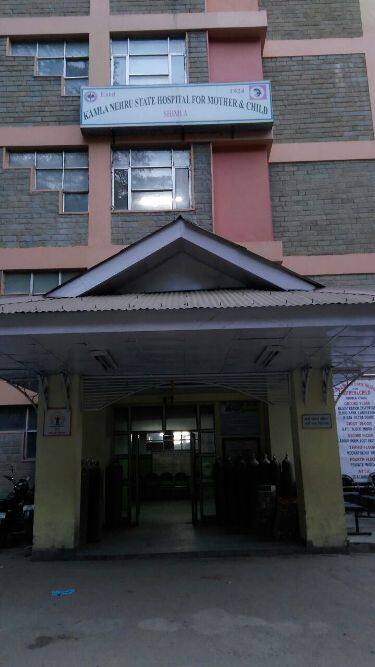 लेकिन साथ ही दोनों पीड़ित परिवार अस्पताल प्रशासन और कर्मचारियों पर कड़ी कार्रवाई भी चाहते हैं. पुलिस और अस्पताल इस मामले की जांच कर रहे हैं. इसकी जांच के लिए अस्पताल ने एक जांच टीम बनाई है. हमने जब अस्पताल का पक्ष लेना चाहा तो हमें बताया गया कि जांच टीम ही इस घटना पर पक्ष रखेगी. लेकिन जांच टीम के प्रमुख के देश से बाहर होने के कारण हम उनका पक्ष नहीं ले पाए. बहरहाल इस घटना के प्रकाश में आने से शिमला सहित हिमाचल में लोग सकते में हैं और सबको इसी का इंतजार है कि इस मामले में किसकी जिम्मेदारी तय होती है?