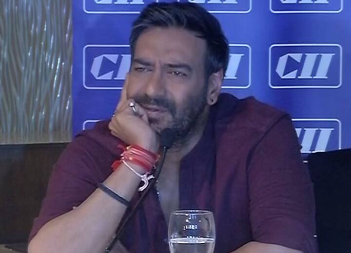  मीडिया रिपोर्ट्स के मुताबिक अजय ने कहा, ‘शिवाय के रिलीज डेट का जो सबसे बड़ा शो होगा उसकी कमाई उरी हमले के पीड़ित परिवार को दिया जाएगा.’ सभी शो के कलेक्शन की जानकारी मिलने से यह पता चल जाएगा कि किस शो की कमाई सबसे ज्यादा हुई है. जिस शो की कमाई सबसे ज्यादा होगी उसे उरी हमले में शहीद जवानों के परिवारों को दिया जाएगा.