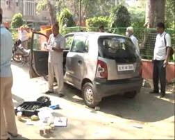 दिल्ली : इतना गुस्सा आया कि चलती कार में ही चाकुओं से गोद पत्नी को मार डाला