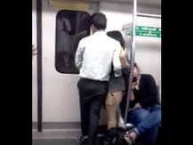 कोशिश रंग लाई, दिल्ली मेट्रो में कपल का वायरल वीडियो फेसबुक ने हटाया