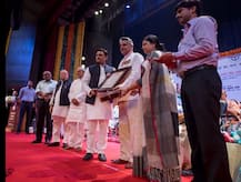 यश भारती सम्मान से सम्मानित हुईं कई बड़ी हस्तियां, कार्यक्रम में नहीं आए मुलायम