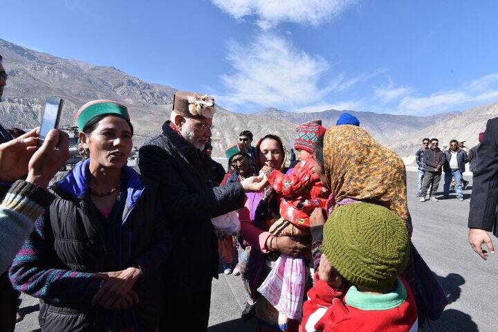 ये पहली बार नहीं है कि प्रधानमंत्री नरेंद्र मोदी दीवाली के मौके पर जवानों के साथ सरहद पर जा रहे हैं.