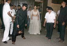 IN PICS: कुछ इस अंदाज में सेलिब्रेट की कपूर परिवार ने दीवाली!