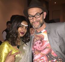 IN PICS: \'विदेशी\' दोस्तों संग \'देसी गर्ल\' प्रियंका चोपड़ा ने मनाई दीवाली!