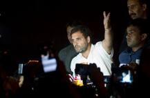 नोट बंदी: राहुल ने पार्टी कार्यकर्ताओं से कतार में खड़े लोगों की मदद को कहा