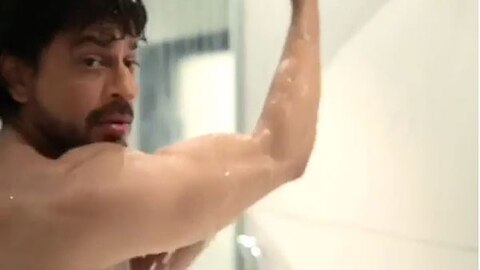... तो ऐसे बनते है शाहरूख खान के 'सिक्स पैक ऐब्स'!  