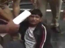 सुसाइड करने वाले पूर्व सैनिक के बेटे का दावा, पुलिस ने लात घूंसों से पीटा