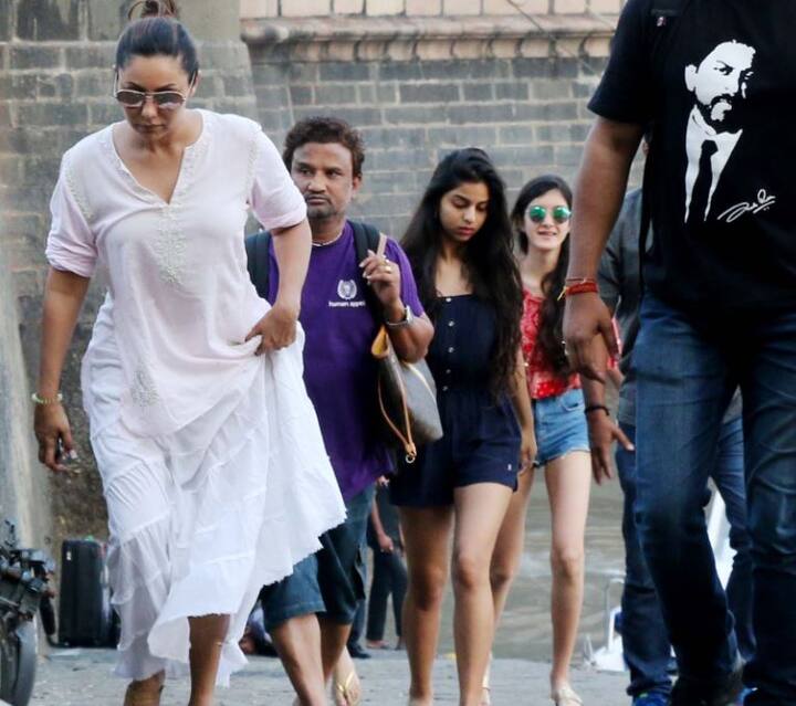 वहीं वीडियो शेयर कर ‘बाजीगर’ शाहरुख खान ने कहा, ‘यह मेरे लिए बेस्ट मोमेंट है.’ वीडियो में शाहरुख कह रहे हैं, ‘जो प्यार और मोहब्बत आप लोग मुझे देते हैं वो शायद ही किसी को अपनी जिंदगी में मिला हो. आपका बहुत-बहुत शुक्रिया. जन्मदिन को खास बनाने के लिए और यहां आने के आप सभी का धन्यवाद.’