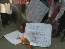 OROP: सुसाइड के विरोध में कांग्रेस और आप ने प्रदर्शन कर मोदी सरकार को घेरा