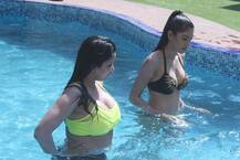 बिकीनी पहन स्विमिंग पूल में लोपा और मोना ने किया \'पानी वाला डांस\', देखें Pics