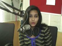 इलाहाबाद में RJ निधि से डरकर भागे मनचले