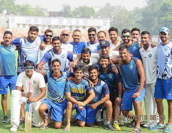  रणजी ट्रॉफी के 5वें राउंड में ग्रुप बी में खेले जा रहे दिल्ली और झारखंड के मुकाबले में अंडर-19 के कप्तान इशान किशन ने एक बड़ा रिकॉर्ड बना दिया है.
