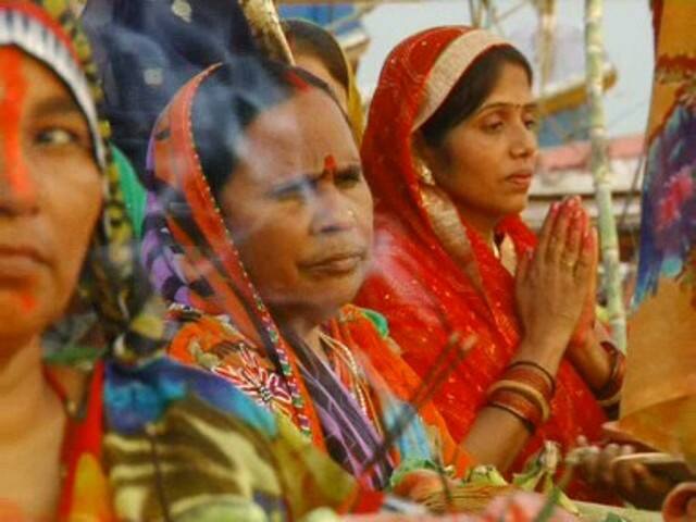 इनमें तमाम श्रद्धालु देश के दूसरे प्रान्तों से भी आये हुए थे.
