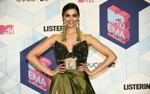 MTV म्यूजिक अवॉर्ड्स में रेड कार्पेट पर दिखा दीपिका पादुकोण का जलवा, देखें PICS